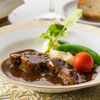 【モルソー 秋元さくらシェフ監修】牛すね肉の赤ワイン煮込み