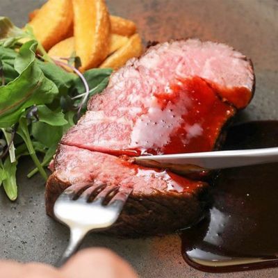 秋田肉醤　赤身肉ローストビーフ（特製シャリアピンソース付き）